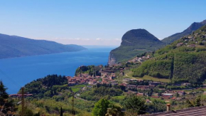 Casa Palanca 2 balcony lake view By Garda Domus Mea